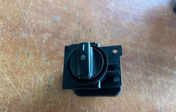 Mercedes-Benz A W169 Light switch 1695451704 32220501