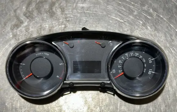 Peugeot 3008 I Speedometer (instrument cluster) 9805233280