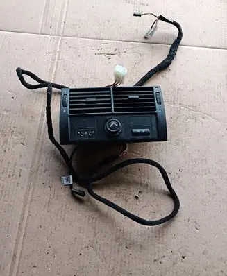 Rear air vent grill