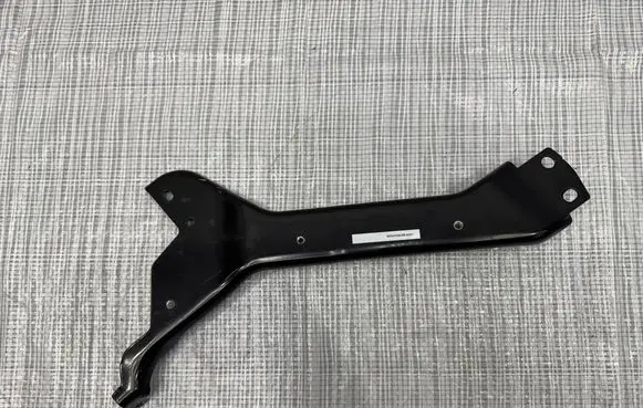 Maserati GranTurismo Fender mounting bracket M189