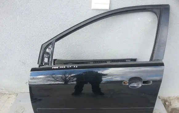 Ford Focus Front door