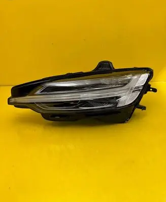 Volvo S60 Headlight/headlamp 32228872