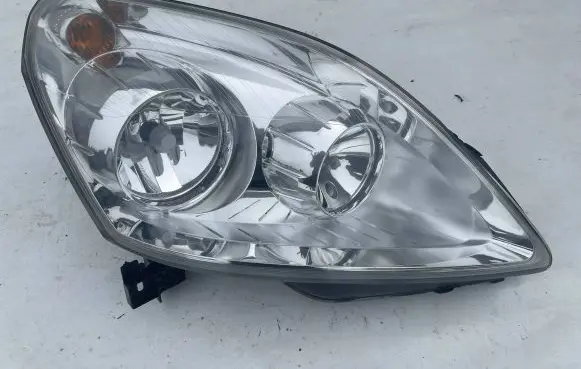 Opel Zafira B Headlight/headlamp 13260845 0301214206 1E03A6107