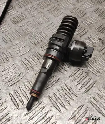 Volkswagen Golf Plus Fuel injector 038130073aq