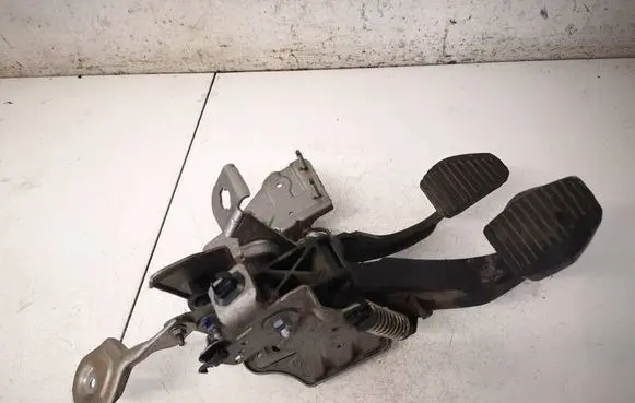 Citroen C4 I Clutch pedal 9653940880