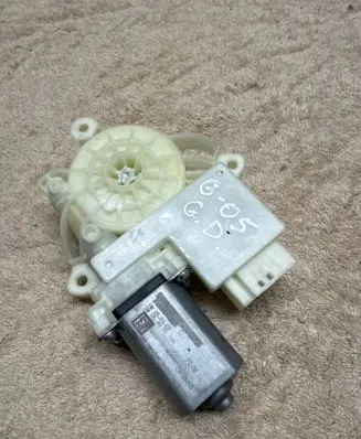 BMW X5 G05 Rear door window regulator motor 9450072 054000104 05B103