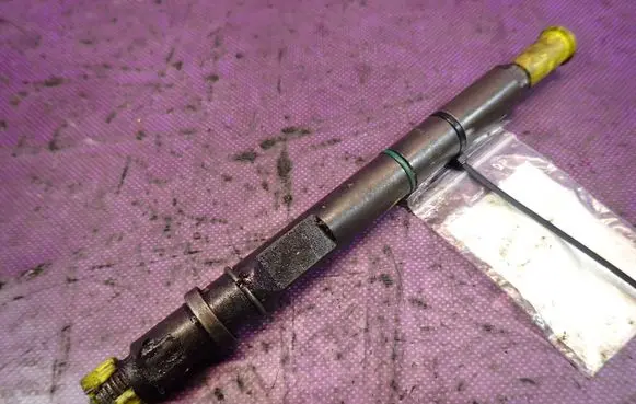 Audi A6 S6 C5 4B Fuel injector 059130201E