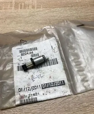 Citroen Berlingo Front door lock (next to the handle) 8224A4