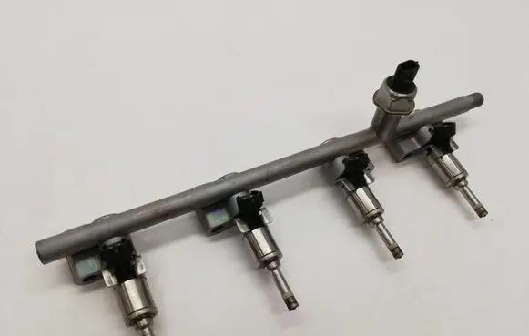 Nissan Qashqai Fuel injectors set 0261500210