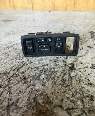 Wing mirror switch