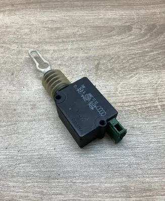 Audi A6 S6 C5 4B Fuel tank cap lock motor 4B9962115