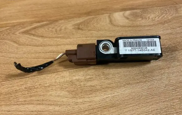 Ford Mondeo Mk III Airbag deployment crash/impact sensor 1S7T14B342AE