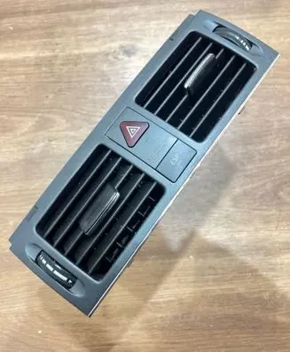 Mercedes-Benz C W204 Dash center air vent grill A2048305754 57547342
