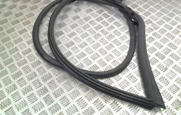 Audi S5 Facelift Front door rubber seal 8T8831708