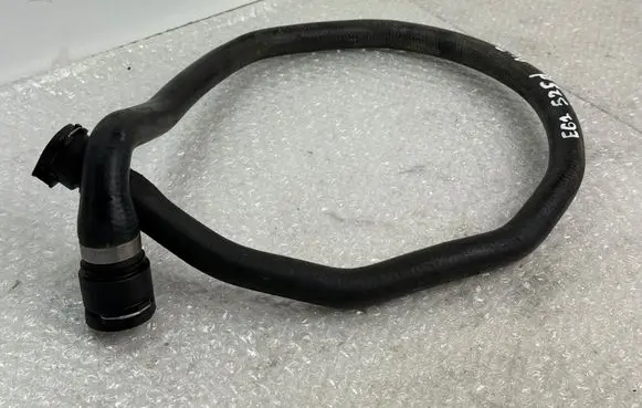 Engine coolant pipe/hose