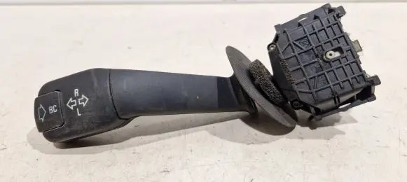 BMW 5 E39 Indicator stalk 8352172