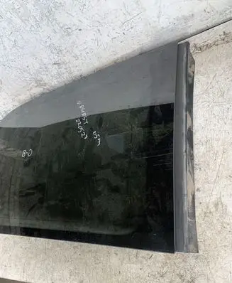 Nissan Quest Rear side window