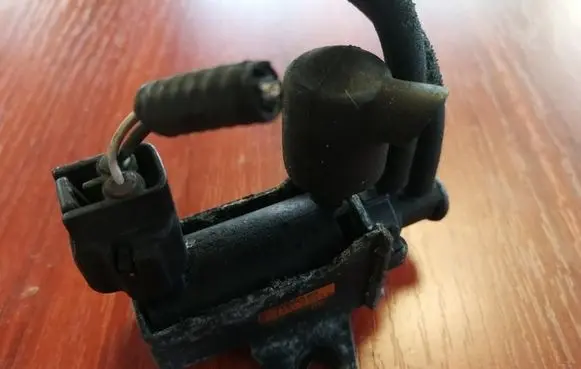 Toyota Avensis T250 Turbo solenoid valve 2581927050