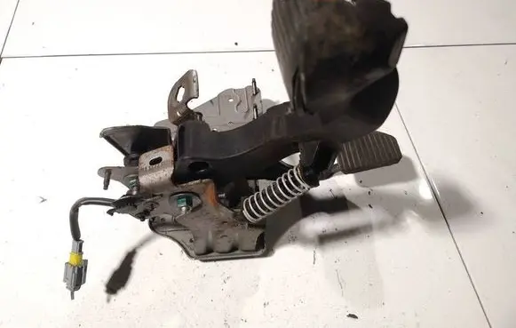 Citroen C4 I Clutch pedal 9653940880