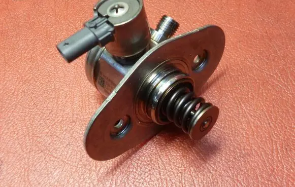 BMW 2 F46 Fuel injection high pressure pump 0261520249