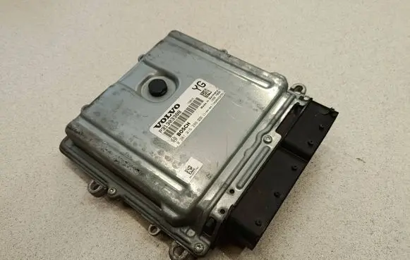 Volvo S40 Engine control unit/module P31303388 1039S33755 0281015286