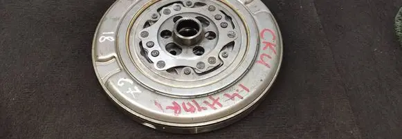 Volkswagen Golf VII Flywheel 04E105266P 012295001056