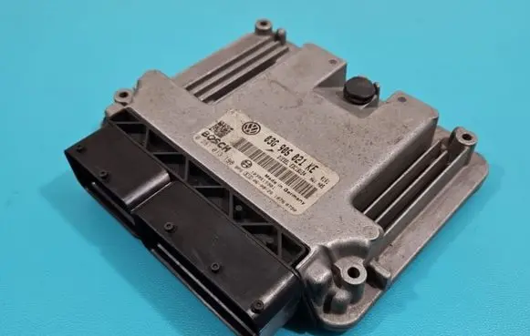 Volkswagen Touran I Engine control unit/module ECU 03G906021KE IMPRK1430339