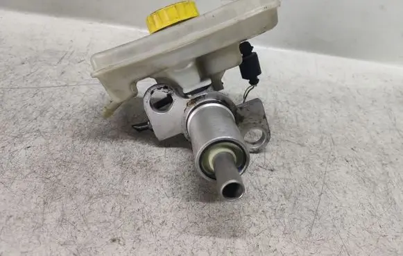 Audi A6 S6 C6 4F Master brake cylinder
