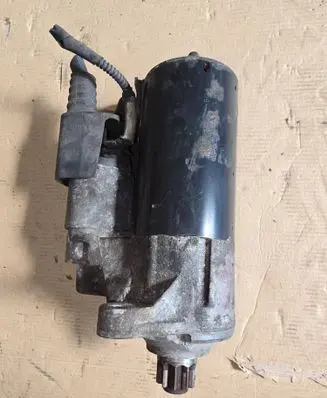 Volkswagen Touran I Starter motor 02B911023
