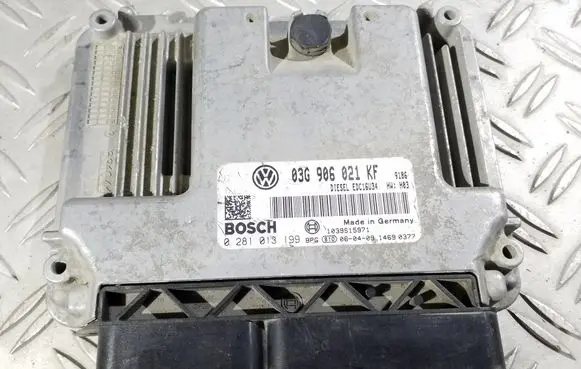 Volkswagen Touran I Engine control unit/module 03G906021KF 0281013199 1039S15971