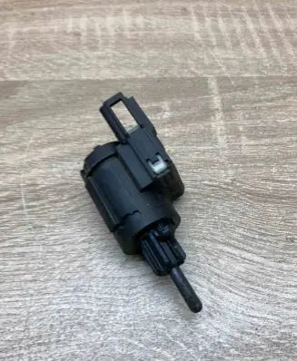 Audi A6 S6 C6 4F Brake pedal sensor switch 3B0945511C 19322010