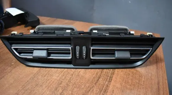 Porsche Macan (95B) Dash center air vent grill 95B819110E