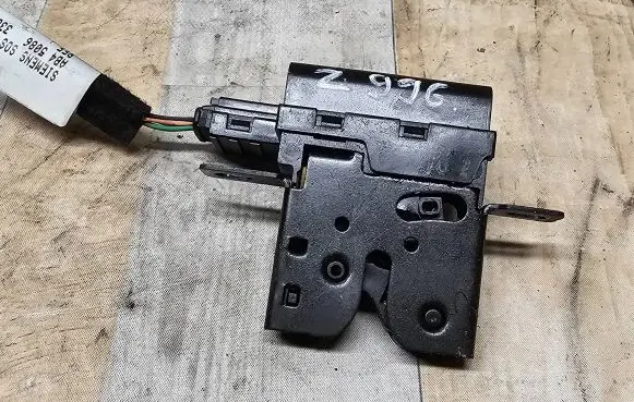 Renault Scenic I Tailgate/trunk/boot lock/catch/latch 7700430941 8200000894