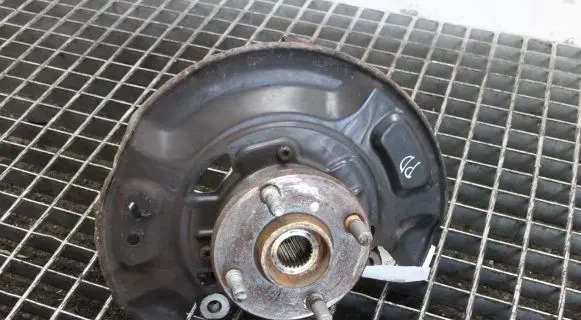 Toyota Yaris Front wheel hub