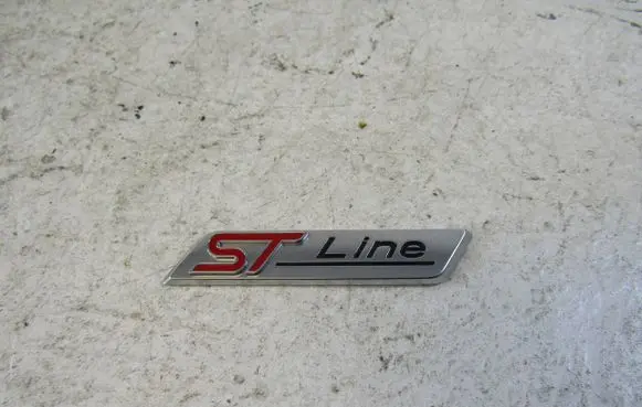 Ford Kuga III Fender model badge letters G1BB16B114AA
