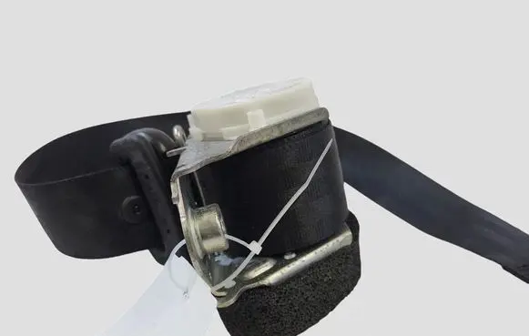 Ford Galaxy Rear seatbelt 9613B86B