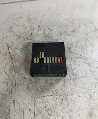 Citroen C5 Fuse box set 13943701 GF10M20