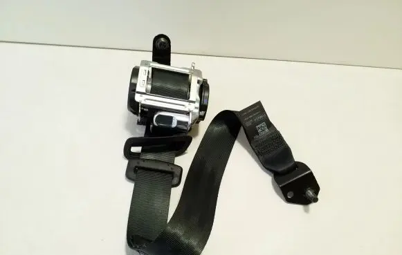 Rear seatbelt