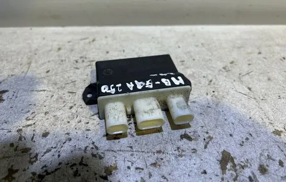 Mercedes-Benz C W205 Trunk lid opening control unit A2139050714 20778768 010059730910