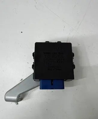 Toyota Yaris Day light relay 8264212050 0617004240