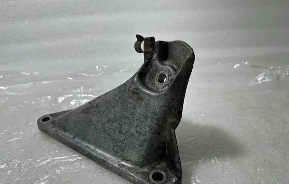 BMW 5 E60 E61 Engine mounting bracket 6761149