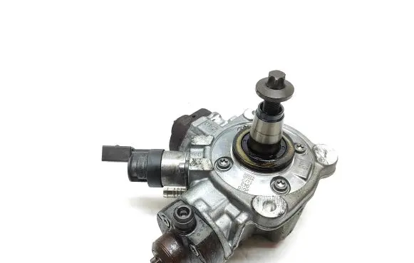 BMW 5 F10 F11 Fuel injection high pressure pump 7823470 0445010638