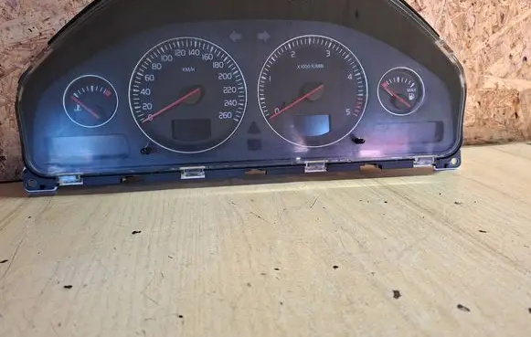 Volvo S60 Speedometer (instrument cluster) 30682277 8602885 69594220T