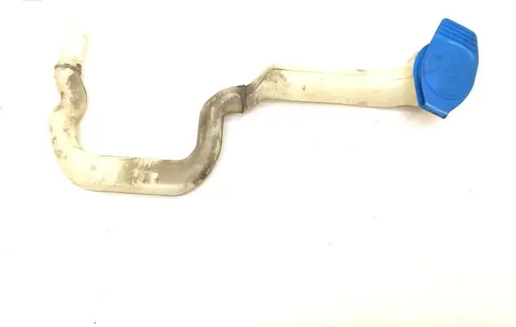 Volkswagen Touareg I Window washer liquid tank fill tube 7L5955463B 7L6955463B 8D0955455