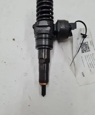Volkswagen PASSAT B6 Fuel injector 038130073AG