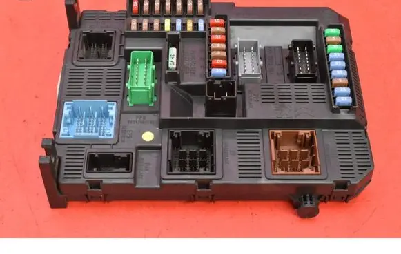 Peugeot 301 Fuse box set 9807531680