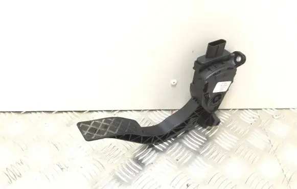 Porsche Macan (95B) Accelerator throttle pedal 8K1723523A