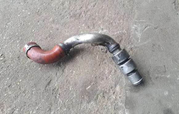 Land Rover Discovery 4 - LR4 Intercooler hose/pipe