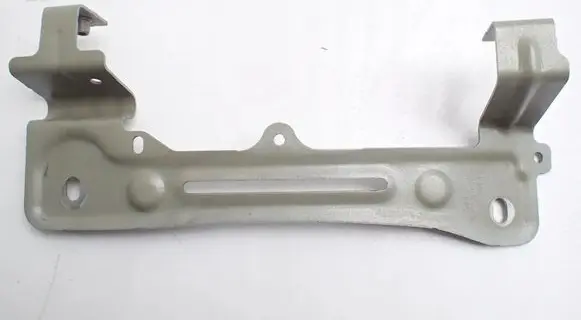 Volkswagen Touareg III Fender mounting bracket 760821432