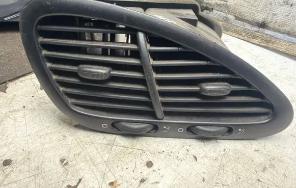 Volkswagen Sharan Dash center air vent grill R66ZA
